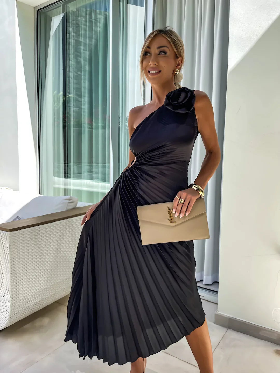 Lizbeth™ | Robe à Épaule Fleurie