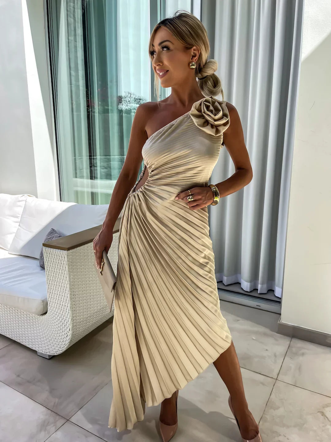 Lizbeth™ | Robe à Épaule Fleurie